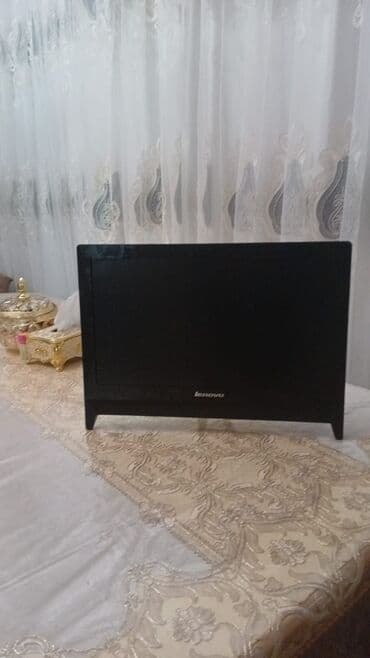 komputerlər diz ustu: Lenovo stolüstü monitor - Marka/model: Lenovo (marka loqosu ön — 3