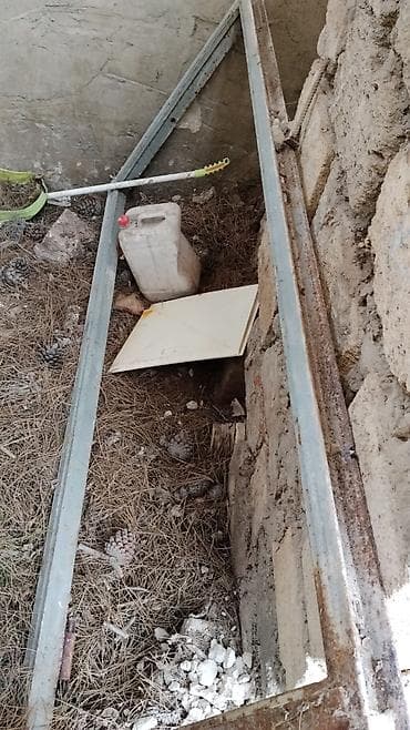 Santexnika: Metall qapı və dəmir kama-karkas - Material: qalın poladdan — 2