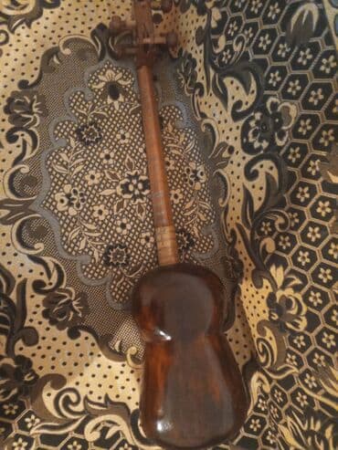 Akkordeonlar: Tar uçebnidir üzü simləri ve tacı deyişlmelidir 100 manatadır isdeyen — 2