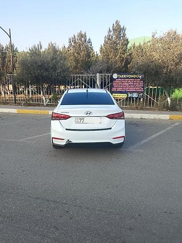 mercedes benz: Hyundai Accent: 1.4 l | 2019 il Sedan — 4