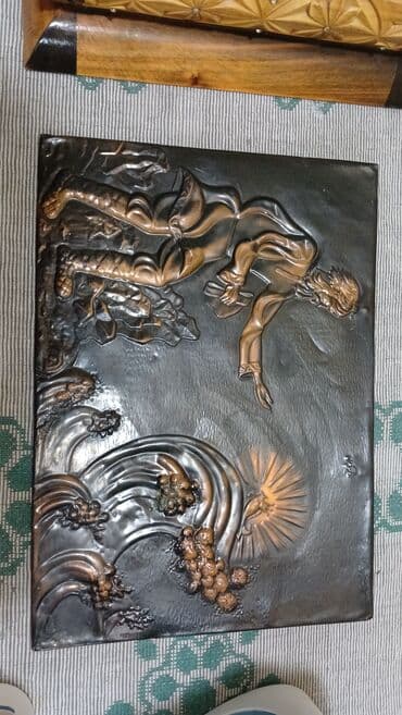 Xalçalar: Metal relyef panolar – 2 ədəd - Material: metal (bürünc/bronza — 2