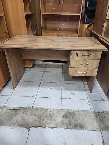 İşlənmiş, Dördbucaq masa