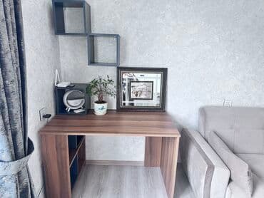 ifadə yazı mətnləri: Yazi stolu 5- aydi alinib ideal veziyyetde sol terefinde ashaqida — 1