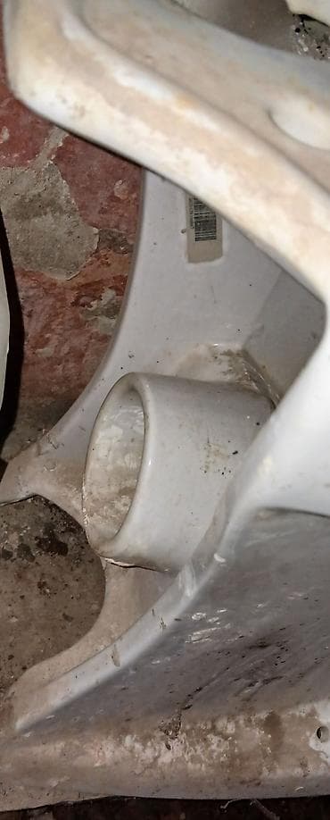 unitaslar: Unitaz (döşəməyə bərkidilən), keramikadan. - Klassik birgövdəli model — 2