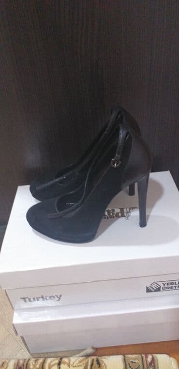 Tuflilər, Ölçü: 35.5, rəng - Qara, İşlənmiş