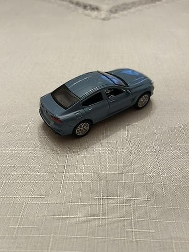 siniy traktor oyuncaq: Metall mini avtomobil modeli – mavi sedan/kupé üslubunda - Korpus — 4