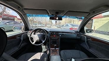 elektrik maşınlar: Mercedes-Benz E‑Class W210 sedan - Ban növü: sedan, 4 qapı - Rəng — 4