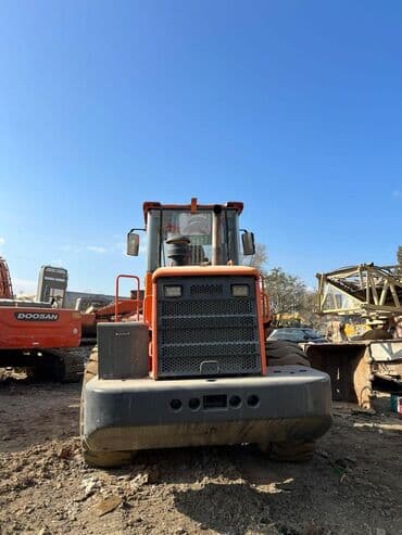 lizinq yolu ile traktor: Ekskavator
Yükləyici 2013 
Yürüş 6000 — 5