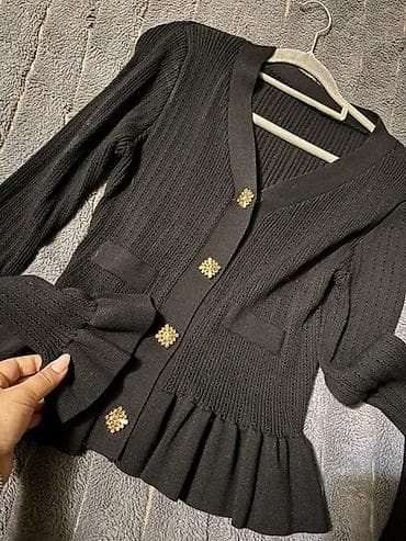 kostuyum: Qadın geyim dəsti – trikotaj kardiqan və ətək
Tezedi 1 defe geyinilib — 2