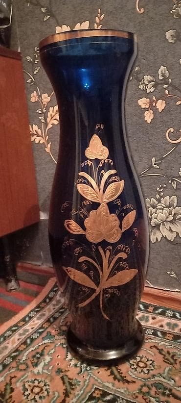 qapilar ev: Bir vaza, Bogem şüşəsi — 4