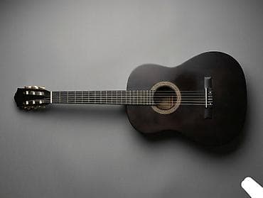 Гитары: Klassik akustik gitara – qara mat korpuslu, 6 simli, tam ölçülü (tam — 2