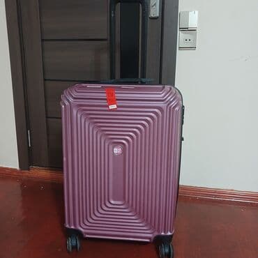 Sərnişin çamadanı – bənövşəyi/metallik tonlarda sərt korpuslu model