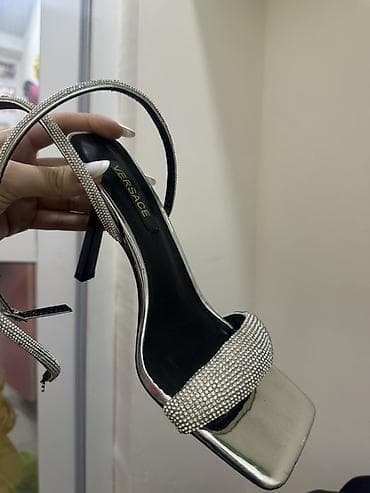 Versace qadın sandaleti

38olcu — 2