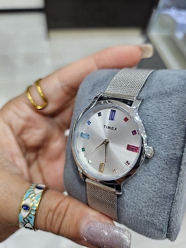 saat qutu: Timex qadın qol saatı - Korpus: parlaq gümüş rəngli metal korpus — 2