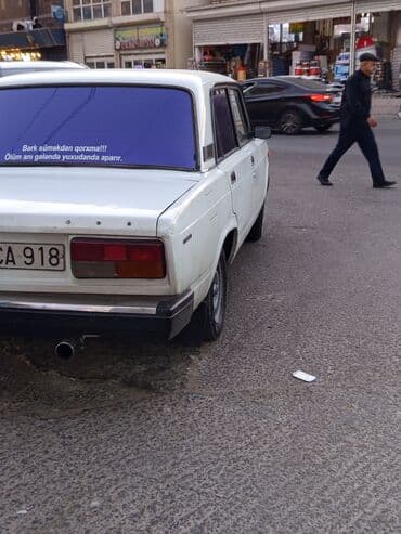 ваза напольная стеклянная высокая без узора: VAZ 2107, ağ rəng, sedan gövdə. Xüsusiyyətlər və təchizat: - Mexaniki — 4