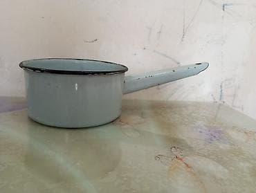 Köhnə məhsuldur. Azərbaycan istehsalı olan su alıb tökmək üçün və ya — 2