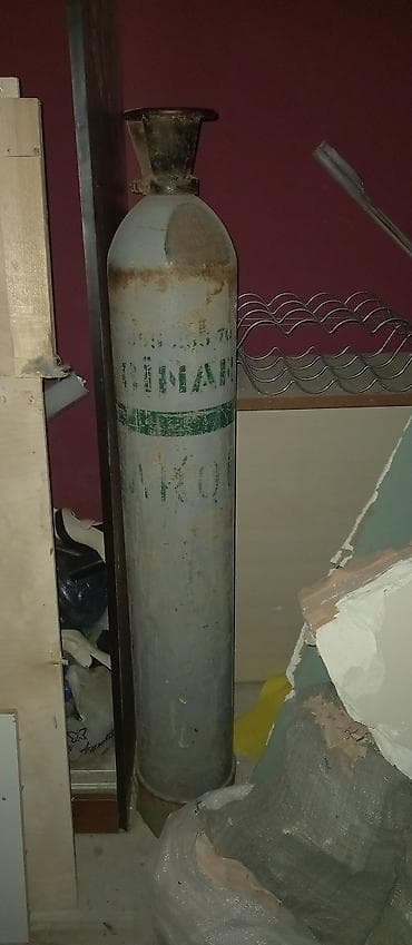 divar bra: Məhsul: Sənaye tipli qaz balonu Təsvir: - Hündür, qalın divarlı metal — 3