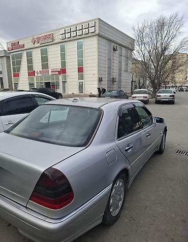 diski satisi: Mercedes-Benz sedan (C-sinfi W202) — gümüşü rəng Mühərrik və sürətlər — 2