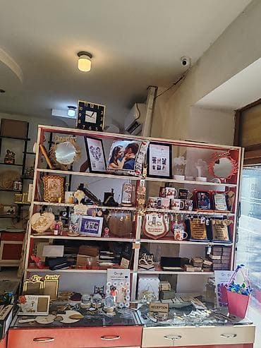 Sağlamlıq və gözəllik: Vitrin Hundurluk 140 sm eni 20 sm uzunu 90 sm qiymət biri 15m — 2