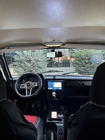 LADA Niva 4x4, qara rəng - Ban növü: 3 qapılı SUV - Tam ötürücü 4x4 - — 7