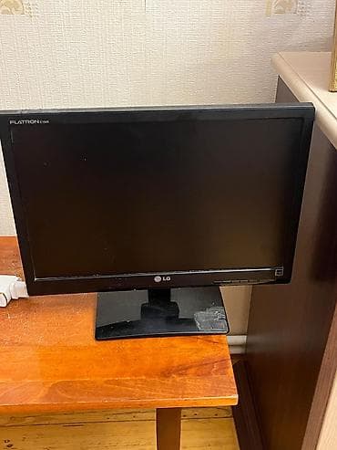 LG monitor - Brend: LG - Model: Flatron E1942C-BN (etiketdə — 2