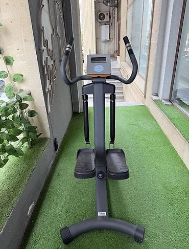 Fitnes trenajoru – stepper tipli, şaquli hərəkət mexanizmi ilə
