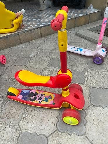 velesiped: SKUTER YAXSI VEZIYYETDE ISIGI YANIR OXUYUR TECILI 25 AZN — 2