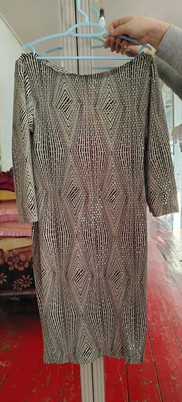 kiraye ziyafet: Qadın geyim dəsti – 4 ədəd 1) Tünd məxməri-bordo rəngdə uzun don - — 7