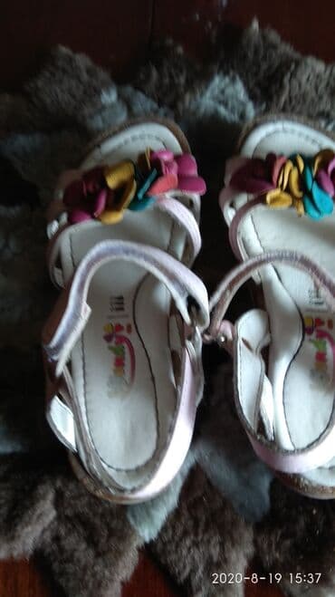 Uşaq geyimi və ayaqqabıları: Продаются босоножки на девочку на подошве написано 30 раз привезли из — 1