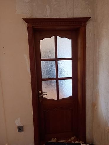 Ağac qapı – şüşəli, dekorativ karnizlikli model - Material: təbii lalafo.az -da Ağac qapı – şüşəli, dekorativ karnizlikli model - Material: təbii