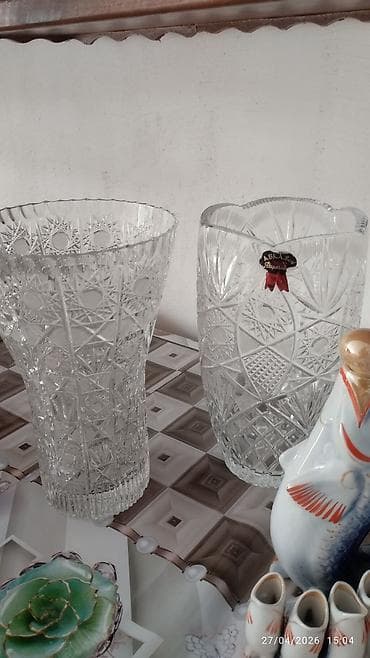 Məişət qabları dəsti - 2 ədəd kəsimli şüşə vaza-- 40 MANAT qalın