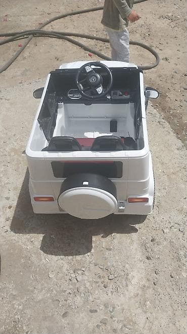 elekt: Uşaq üçün elektrikli mini avtomobil – ağ rəng, SUV üslubunda - 2 — 1