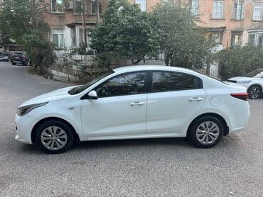 mersedes c 230: Kia Rio: 1.6 l | 2018 il Sedan — 5