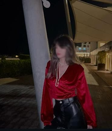 qirmizi kofta: Qırmızı məxməri bluz 2 defe geyinilib S/M olcu — 1