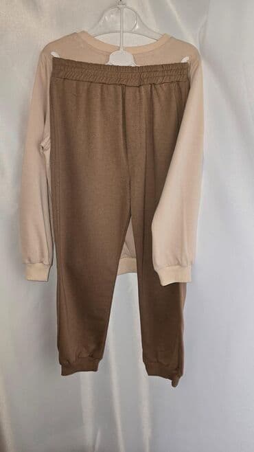 футболки спортивные детские: Uşaq idman dəsti – 2 parçalı - Rənglər: krem (sviter) və qəhvəyi — 2