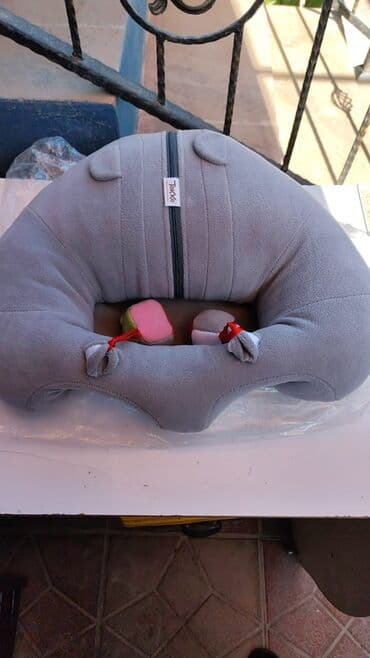 кресло для ребенка в машину: Boz rəngdə yumşaq uşaq oturacağı. Oturacaq körpənin kürəyini — 1