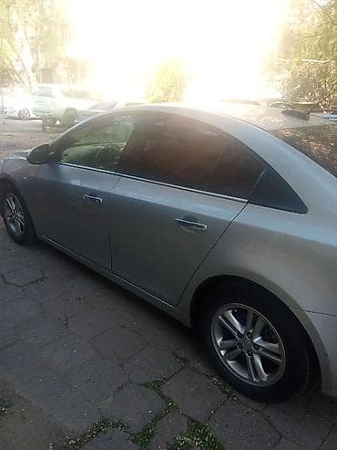 Chevrolet Cruze: 1.5 л | 2015 г. 285000 км Седан