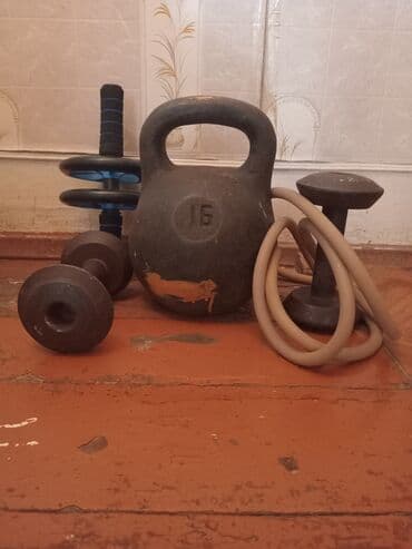 Toplar: Ev üçün fitness dəsti Tərkib: - 16 kq dəmir girya (üzərində “16” — 1