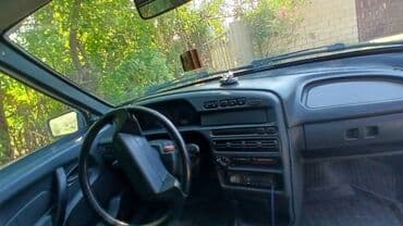 s yan guzgulər: Lada 2115 avtomobili, dörd qapılı sedan kuzov tipinə malikdir. Ağ — 9