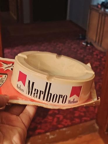 Marlboro logolu kül qabı - Brend: Marlboro - Material: sərt plastik -