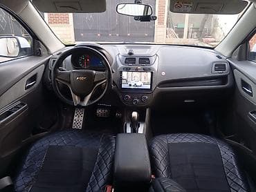 sen balaca chevrolet: Chevrolet Cobalt, ağ rəng, sedan kuzov. Buraxılış 2031 ə kimi var — 6