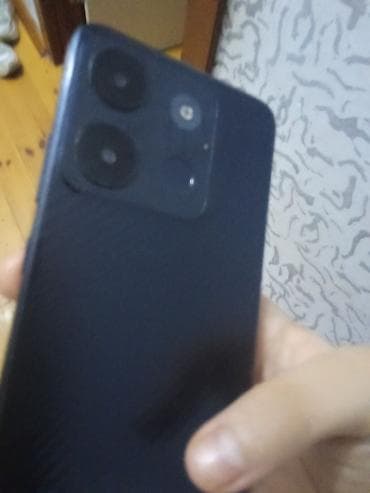 lg g3 d690: Smartfon – arxa tərəfində böyük kvadrat modulda iki əsas kamera, əlavə — 1