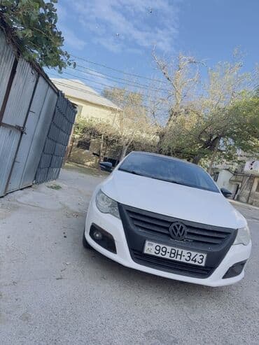 фольксваген пассат сс: Volkswagen CC, ağ kuzov və açıq rəngli-süet/deri kombinasiyalı salon — 24