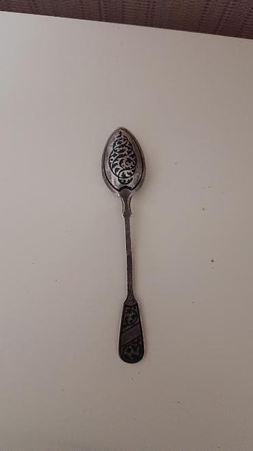 sergiden sekiller: Gümüş qaşıqlar dəsti 3 ədəd çay qaşığı 3 ədəd limon qaşığı 1 ədəd — 5