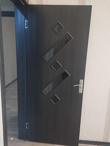 Işlənmiş otaq qapısı yaxşı vəziyyətdədir. 5 ədəddir