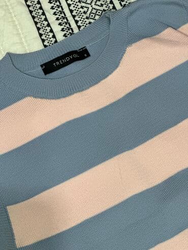 Trendyoldan alınıb. Yeni kimidir. S razmerdir