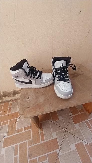 Bodi: Krossovkalar, Ölçü: 34, Uniseks — 1