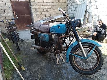 moon maped: Sovet istehsalı klassik motosiklet – mavi rəngli, iki silindrli — 2