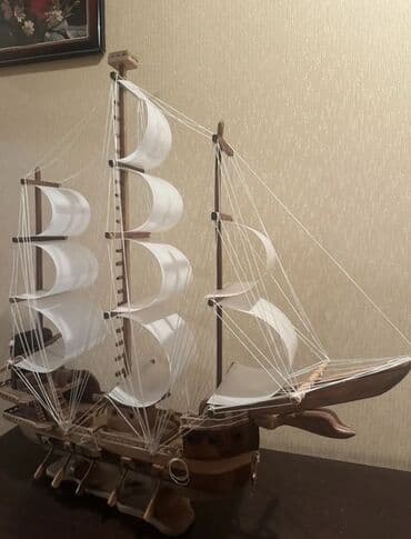 Taxta yelkənli gəmi maketi - Material: tamamilə taxtadan əl işidir;