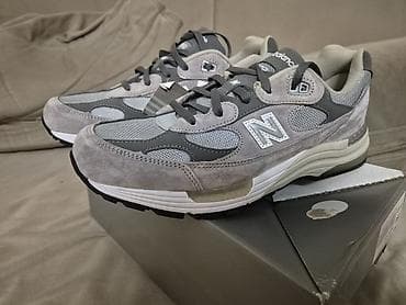 çəhrayı ayaqqabılar: New Balance 992 “Made” – boz/gümüş rəng palitrası ilə ikonik model — 1